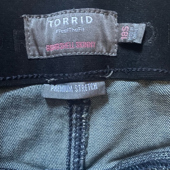 Torrid Bombshell skinny Jean 18S - Picture 2 of 5